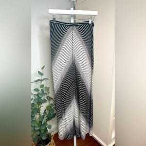 Max Studio Maxi Skirt in Black and White Size Medium
